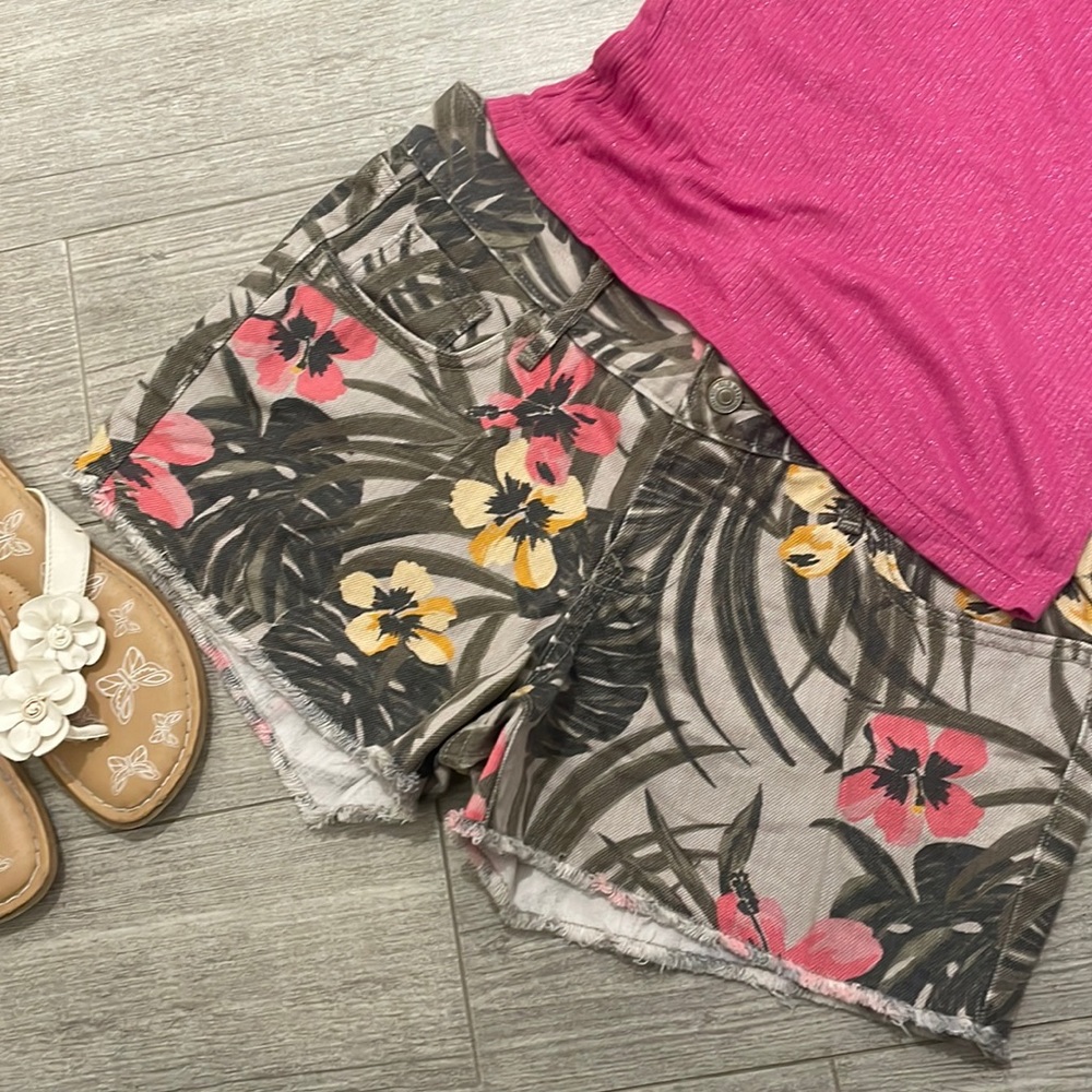 OLD NAVY Diva Green Floral Cutoff Jean Shorts 4 Petite